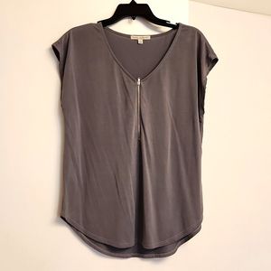 Gray zippered v-neck short sleeve top